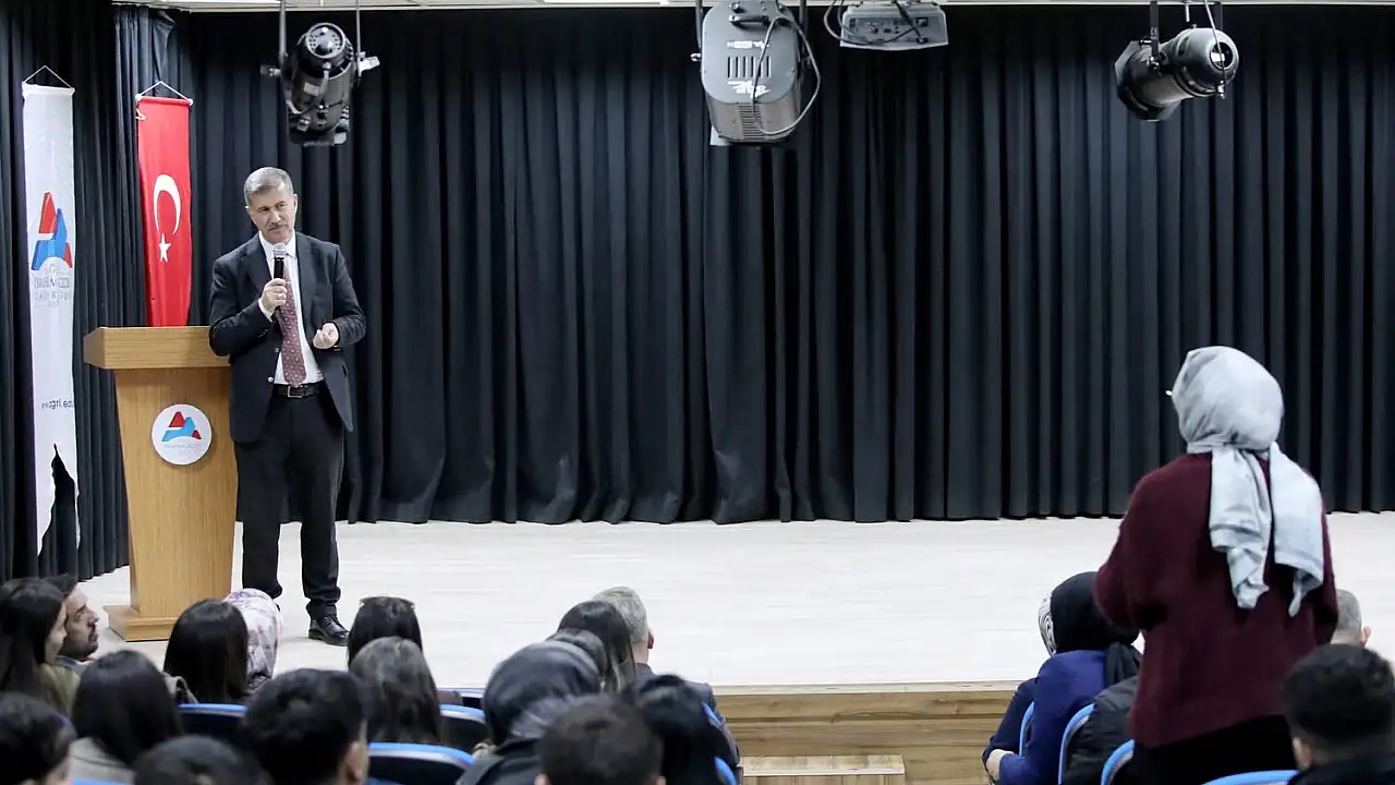 Rektör Gülçin, Patnos’taki Öğrencilerle Buluştu