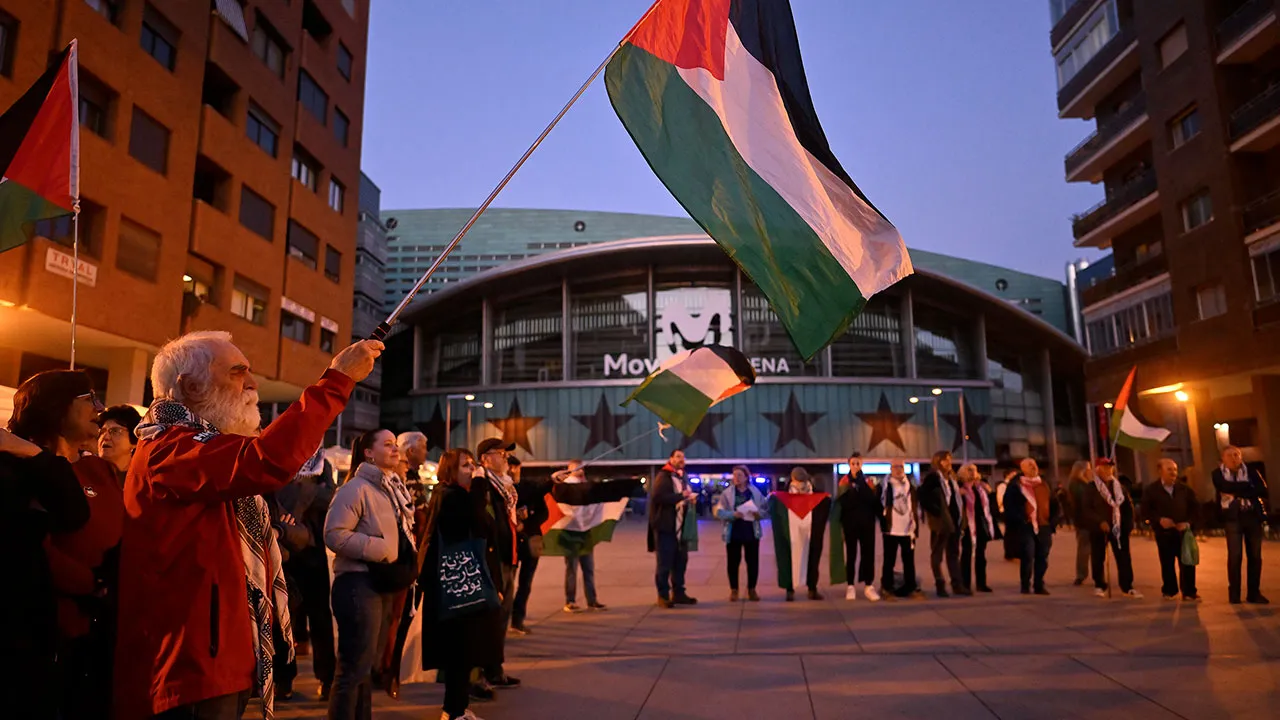 Real Madrid-Hapoel Tel Aviv maçı öncesi protestolar