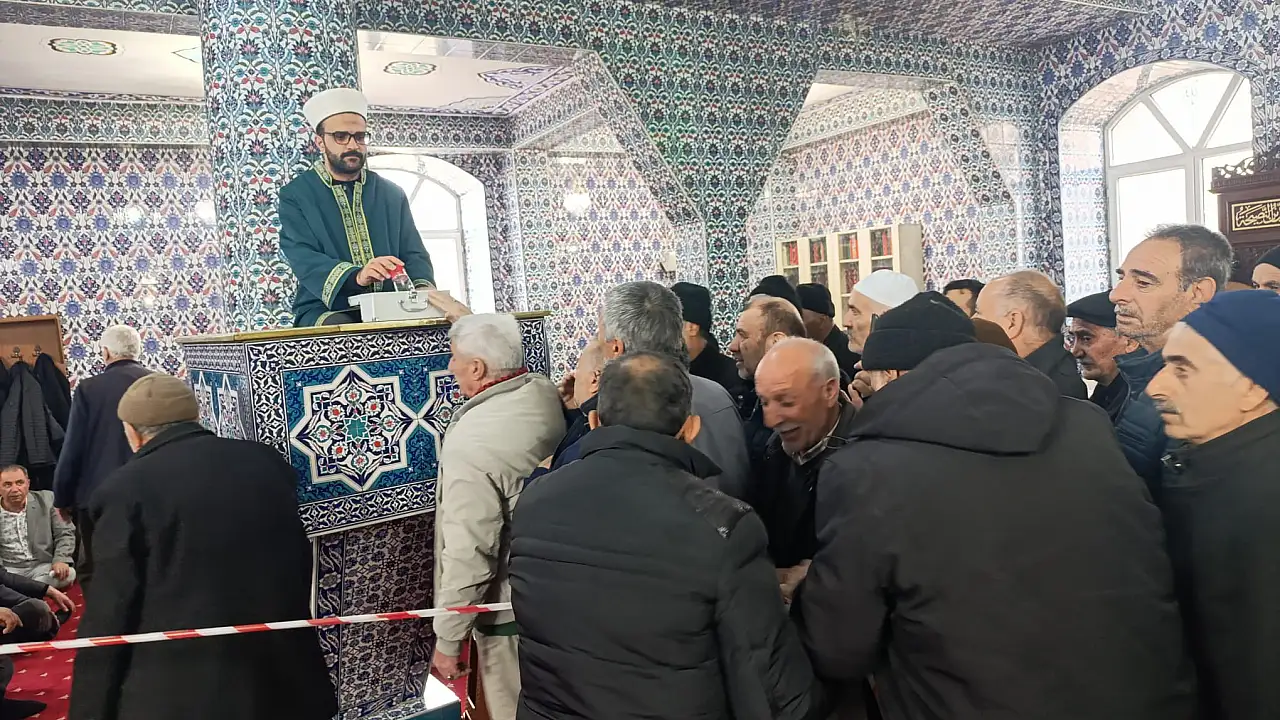 Ramazan’da Sakal-ı Şerif Ziyareti Camilerde Yoğun İlgi Gördü