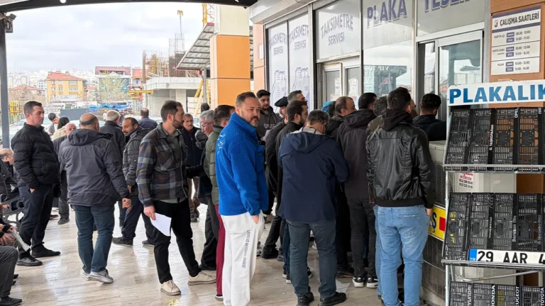 1 Nisan Son Tarih: Sürücüler Plaka Değiştirmek İçin Sırada