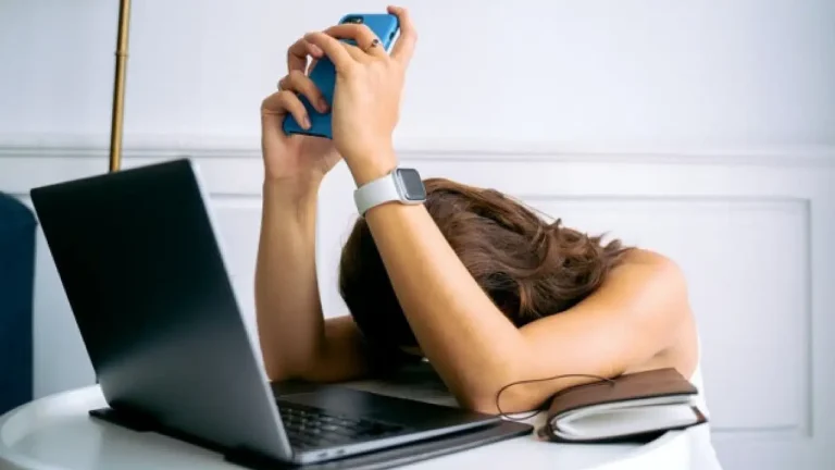 Sürekli Yorgunluk: Belirtileri ve Çözüm Yolları