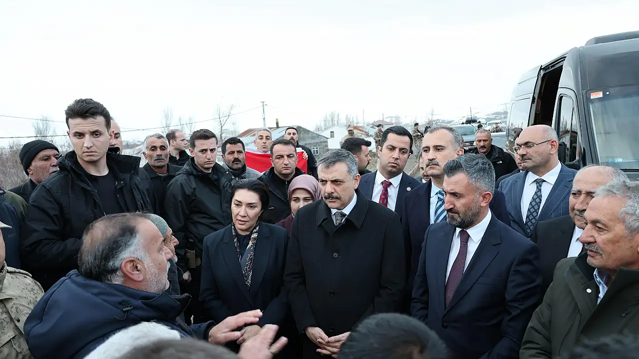 Ağrı Taşlıçay’da Bakan Çiftçi Sorunları Dinledi