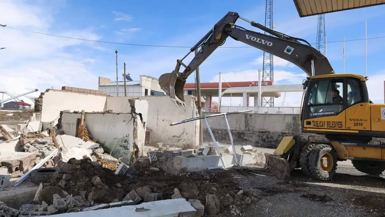 Taşlıçay’da Yağışlar Sonrası Temizlik ve Güvenlik Çalışmaları