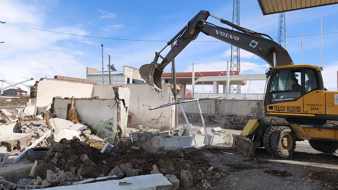 Taşlıçay’da Yağışlar Sonrası Temizlik ve Güvenlik Çalışmaları