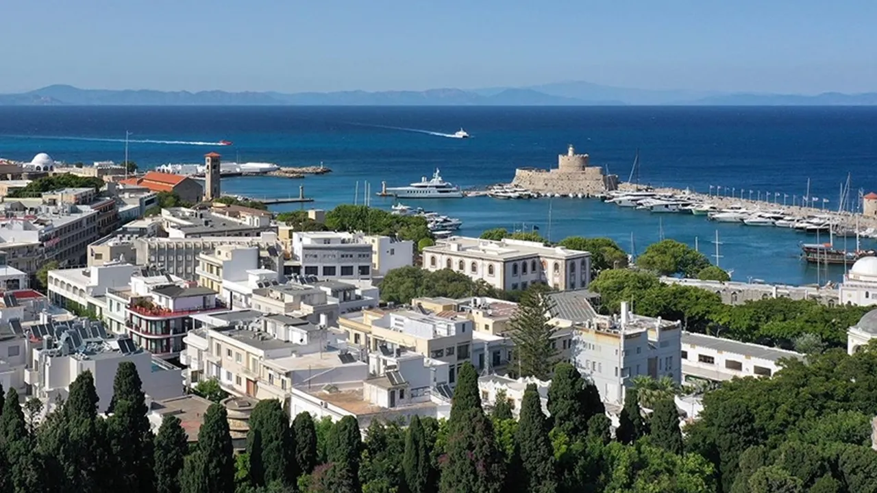 Yunanistan’dan Türk Vatandaşlarına Ekspres Vize Süresi Uzatıldı