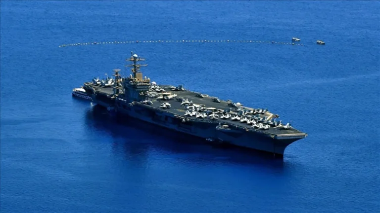 İran’dan USS Abraham Lincoln’a Füze Saldırısı: Gelişmeler