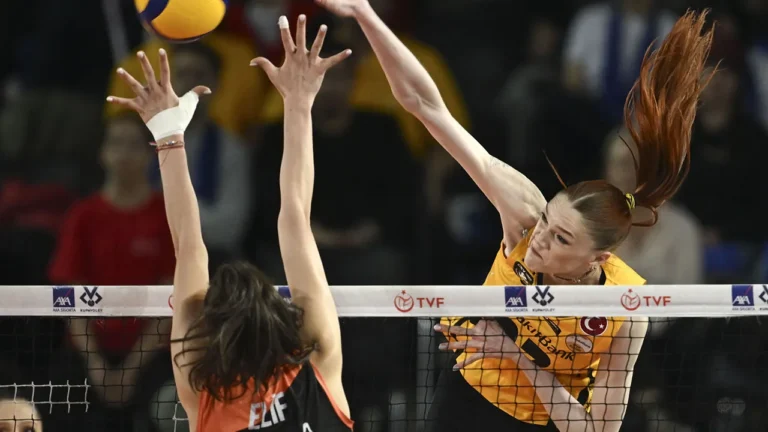 VakıfBank, Eczacıbaşı’nı Mağlup Ederek Seride Öne Geçti
