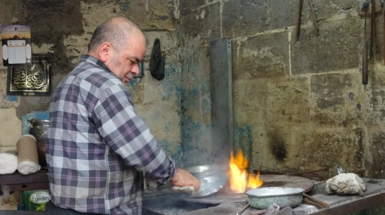 Kalaycılığın 50 Yıllık Geleneği: Baba ve Oğul Beraber Yaşatıyor