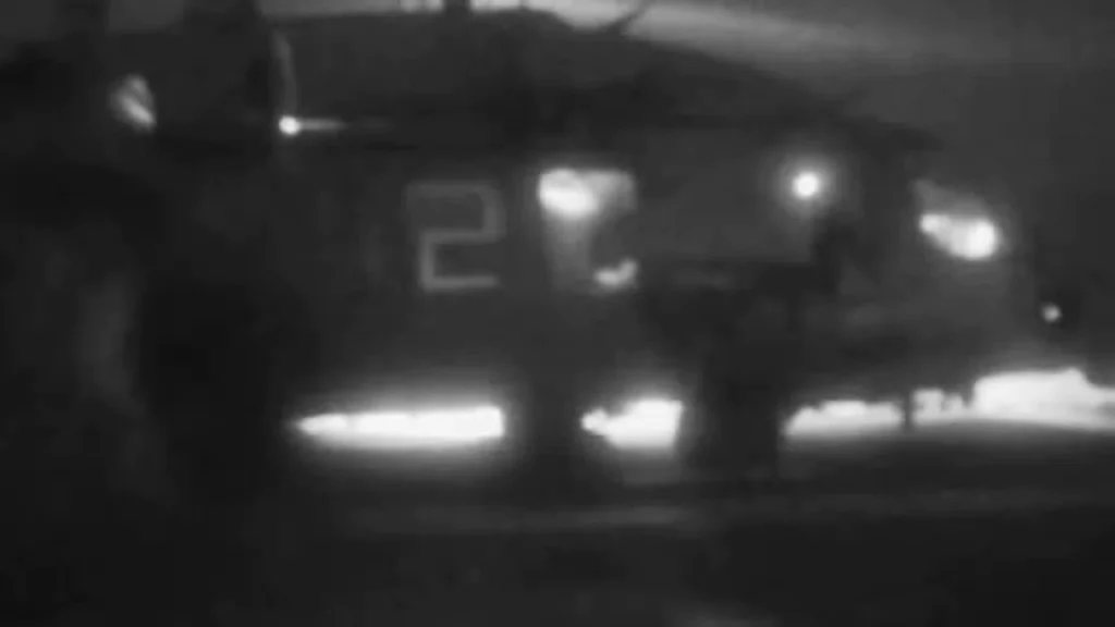 ABD donanmasından İran gemisine gece yarısı saldırısı: İşte o görüntüler…