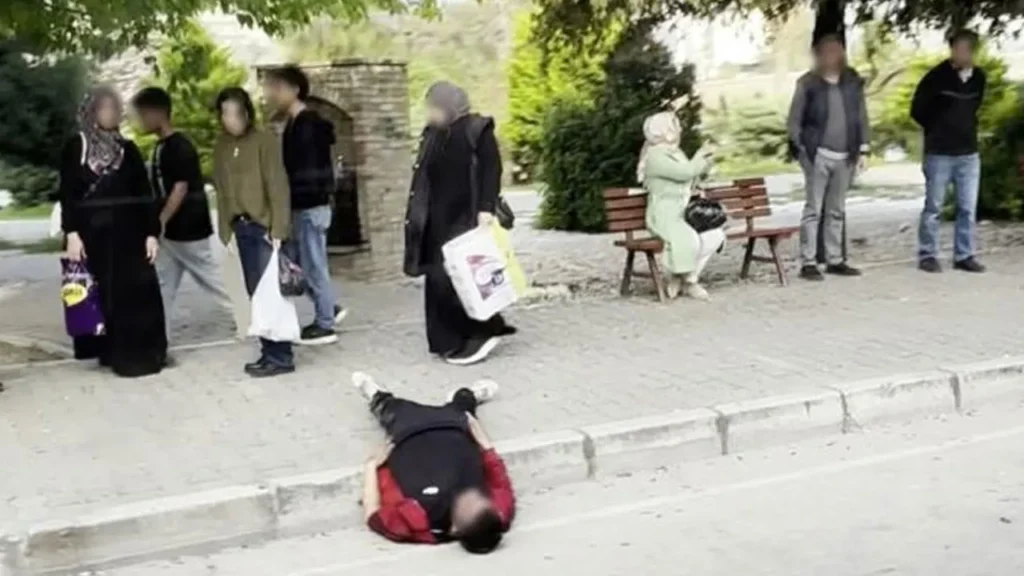 Adana’da Uyuşturucu Krizi: Otobüs Durağında Şok Anlar