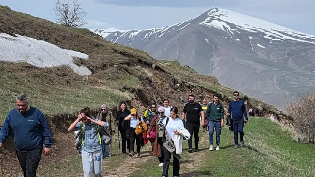 Ağrı Dağı’na Tohum Topları Bırakıldı: Doğaseverler Doğaya Sahip Çıkıyor