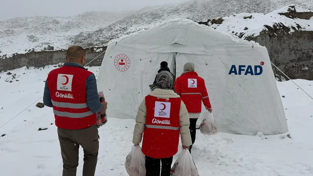 Kayıp Dağcı İçin Ağrı Dağı’nda Kumanya Desteği