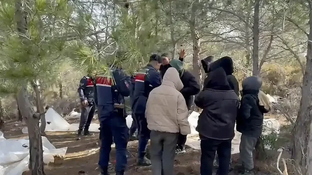 Ağrı’da 24 İl Genelinde Göçmen Kaçakçılığı Operasyonu: 132 Gözaltı