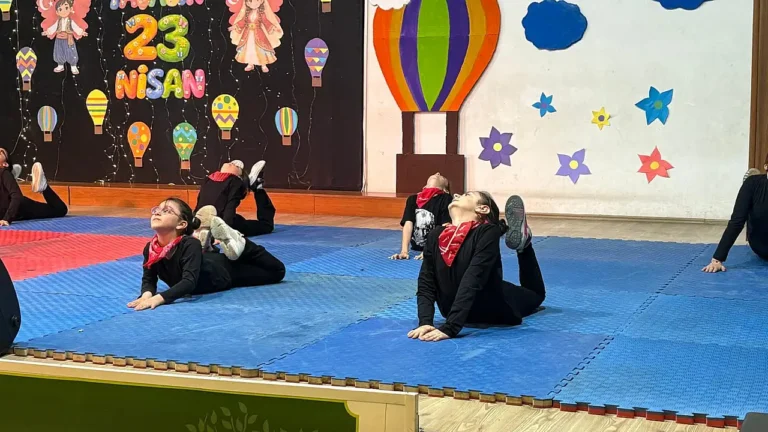 Ağrı Doğa Koleji’nde 23 Nisan Coşkusu: Öğrenciler Yeteneklerini Sergiledi