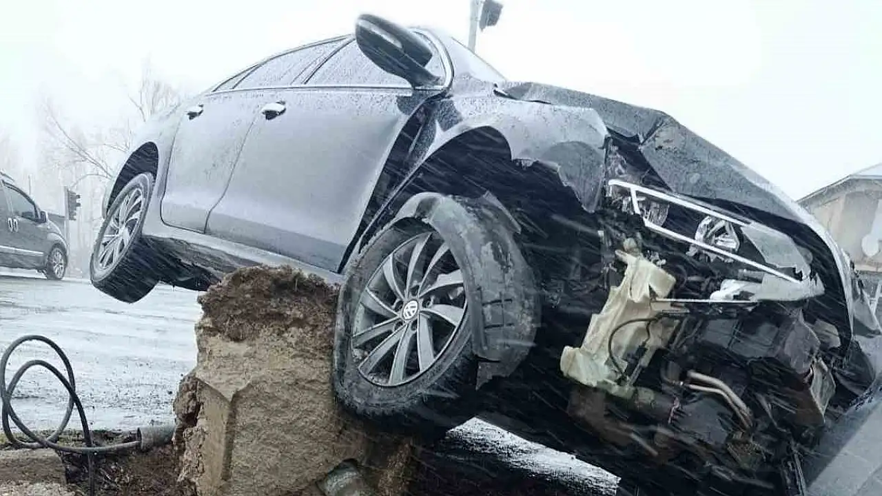 Ağrı Patnos’ta Yağış Sonrası Korkutan Trafik Kazası