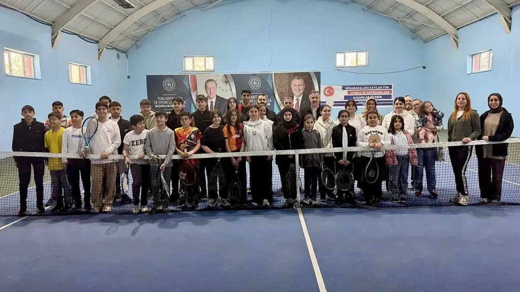Ağrı’da 23 Nisan Tenis Turnuvası Şenliklerle Sonuçlandı