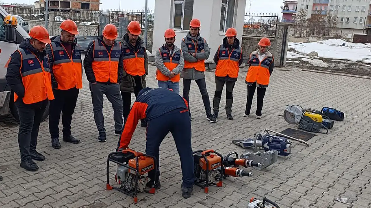 Ağrı’da Afetlere Hazırlık İçin Gönüllü Eğitimleri Devam Ediyor