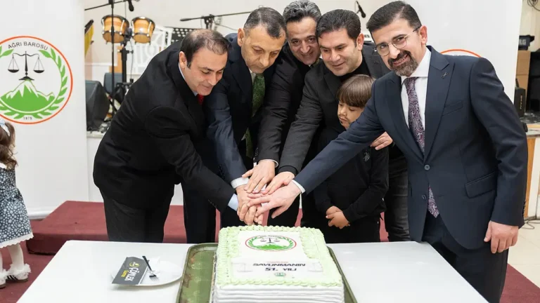Ağrı’da Avukatlar Günü’nde Dayanışma ve Birlik Mesajları