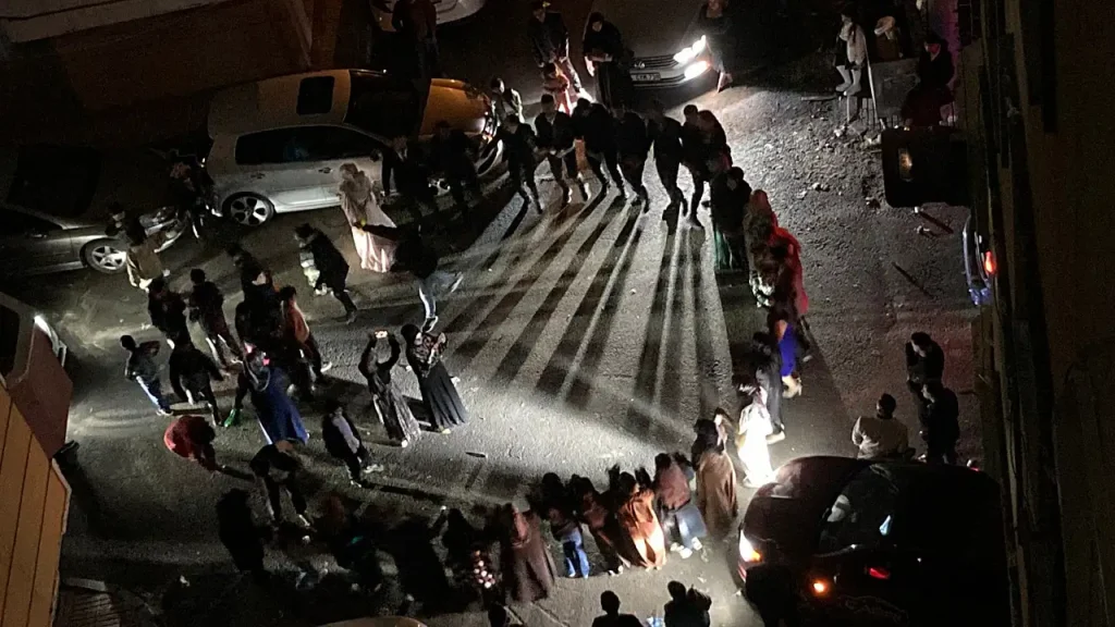 Ağrı’da Bahar Coşkusu: Nişan ve Düğünler Sokaklarda