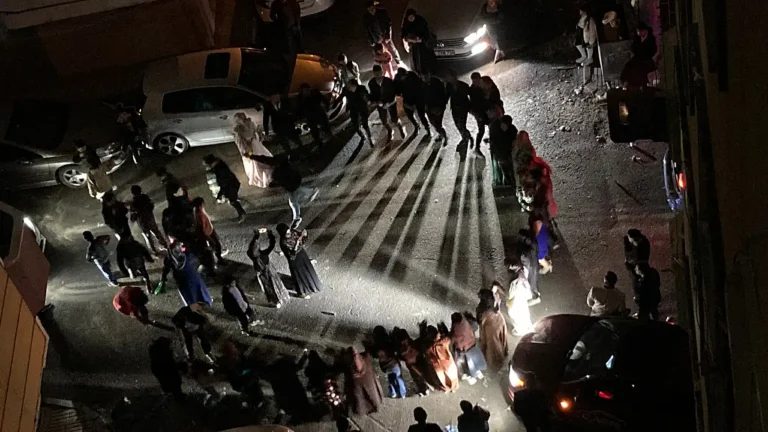Ağrı’da Bahar Coşkusu: Nişan ve Düğünler Sokaklarda