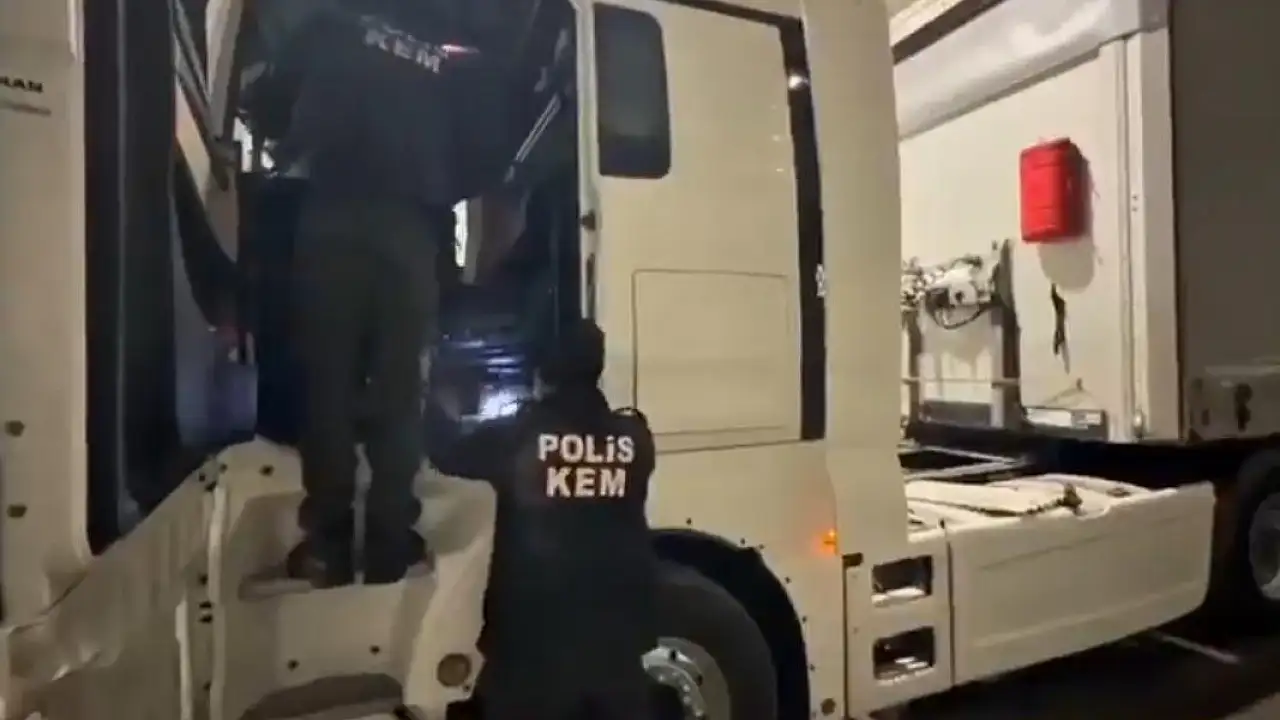 Ağrı’da Uyuşturucu Operasyonu: Dorse İçindeki Gizli Paketler