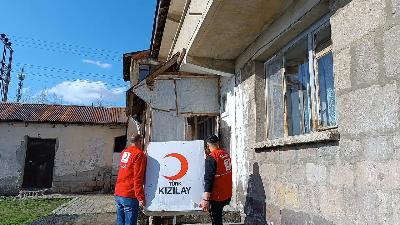 Engelli Bireylere Kızılay’dan Tekerlekli Sandalye Desteği