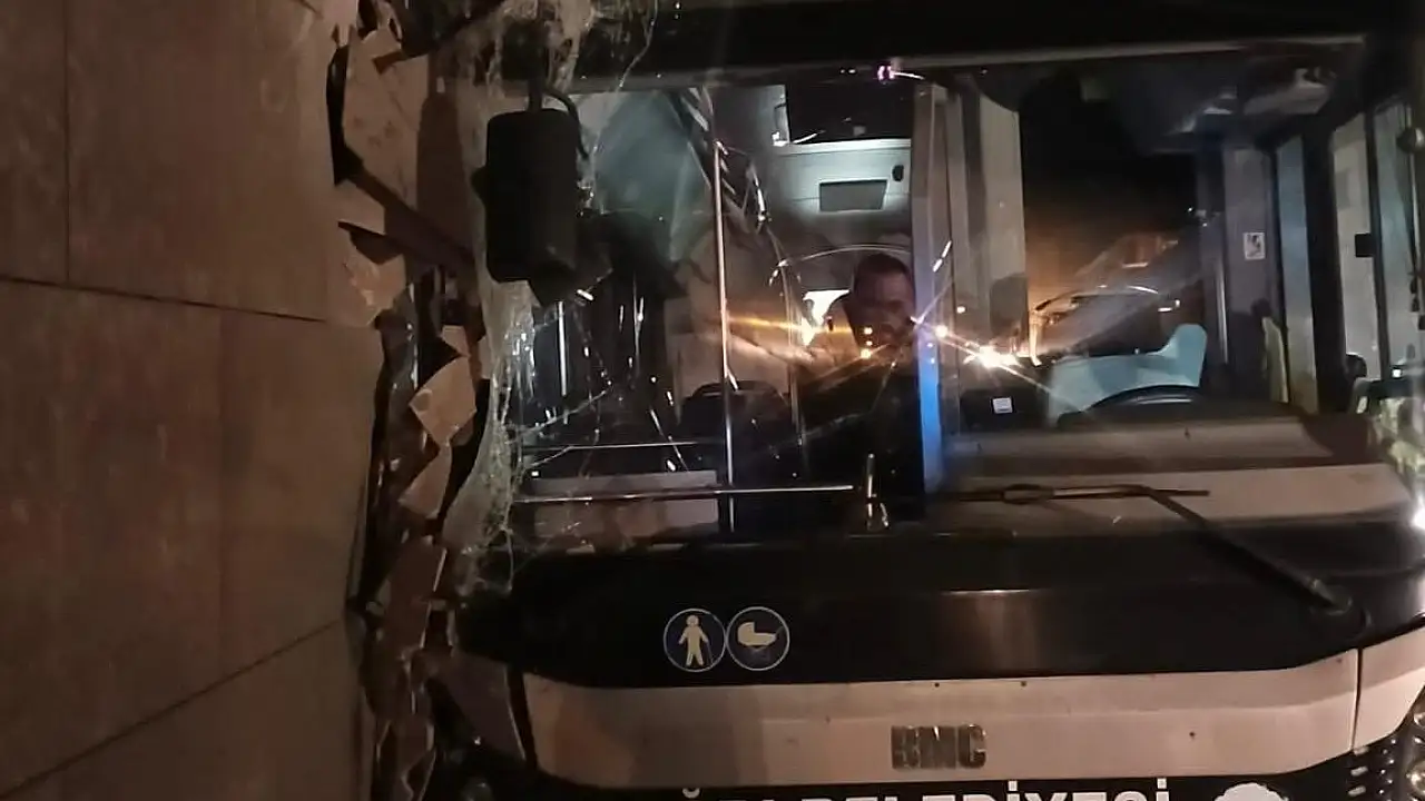 Ağrı’da Otobüs Kazası: Kontrolden Çıkan Araç Facianın Eşiğinden Döndü