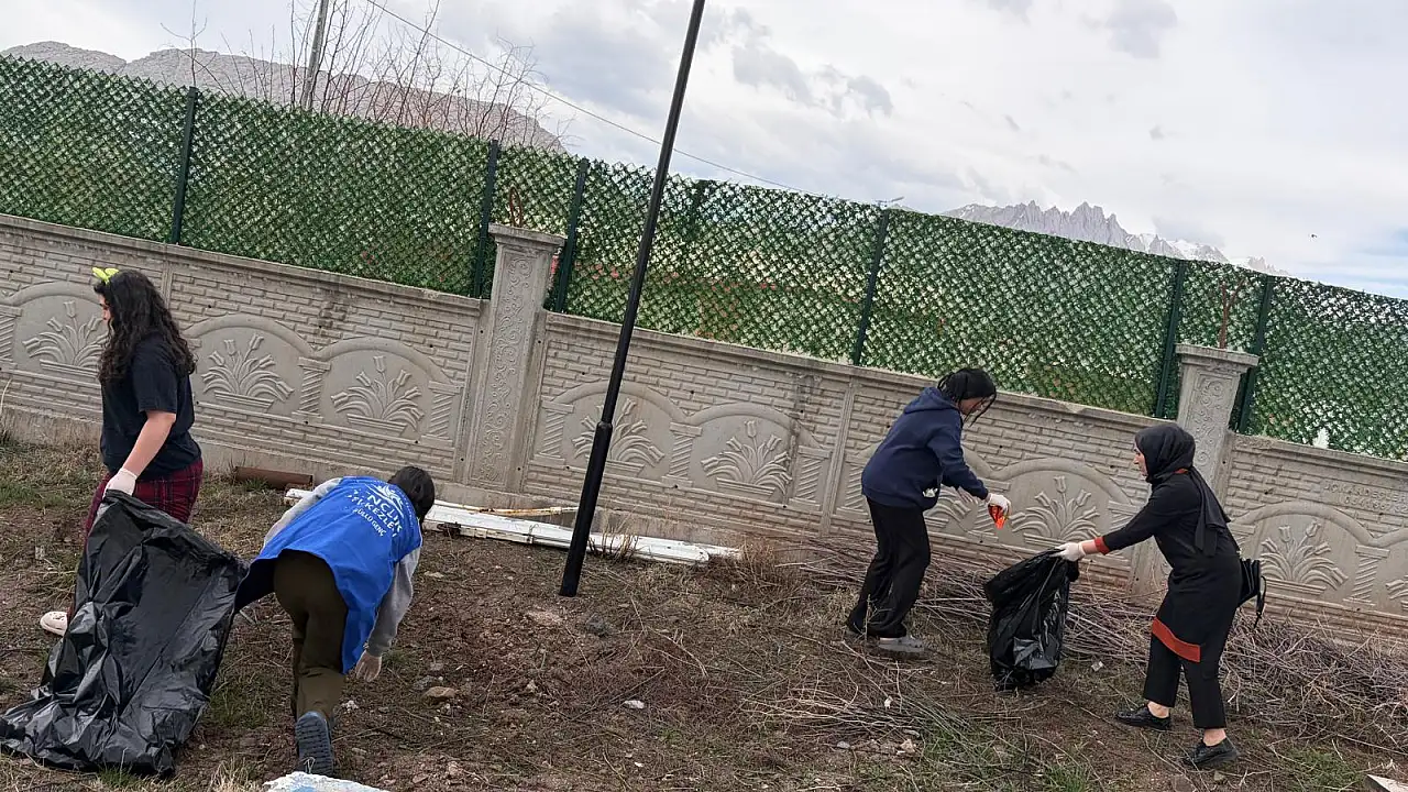 Doğubayazıt’ta Gençler Çevre İçin Bir Araya Geldi
