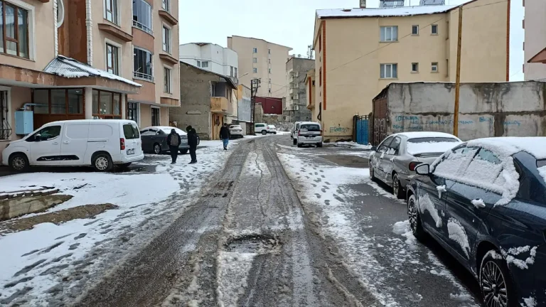 Ağrı’da Nisan Ayında Kış Koşulları Sürüyor