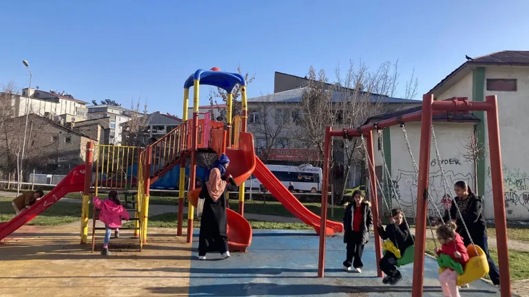 Ağrı’da Kar Yağışları Sonrasında Güneşin Keyfi