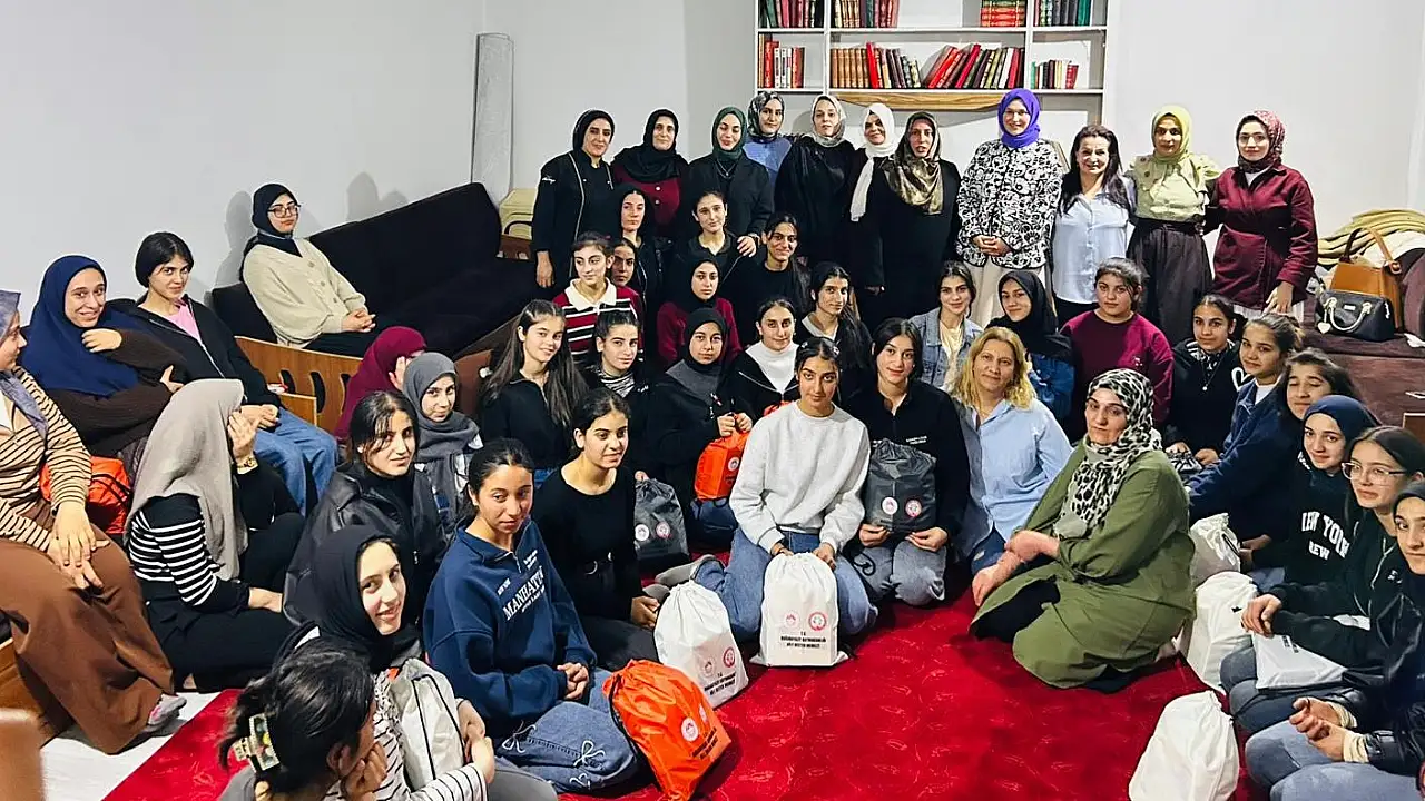 Kaymakam Eşinden Öğrencilere Destek Ziyareti