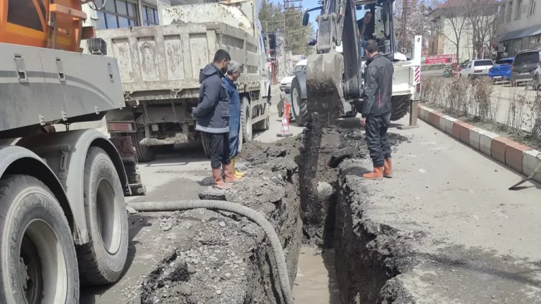 Ağrı’da Su Patlağı Sorunu: Ekipler İki Saat Süren Çalışmayla Onardı