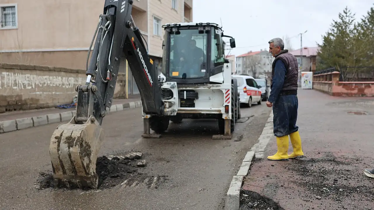 Ağrı’da Su ve Kanalizasyon Altyapı Çalışmaları Devam Ediyor