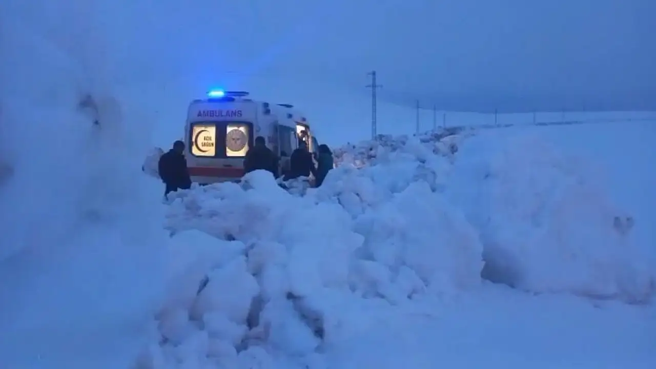Ağrı’da Kar Yağışı Nedeniyle Hastaya Ulaşmak Zorlaştı