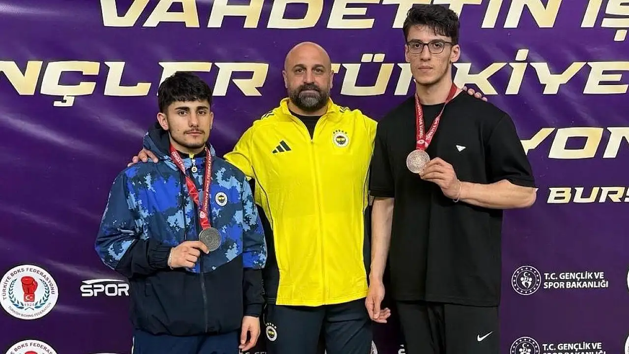 Ağrılı Sporcular Bursa’da Boks Şampiyonasında Zafer Kazandı
