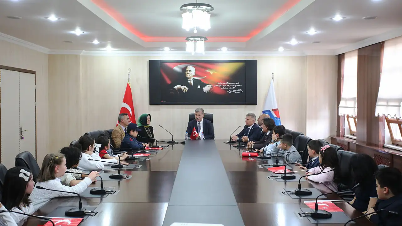 AİÇÜ’de 23 Nisan Ulusal Egemenlik Kutlaması Yapıldı