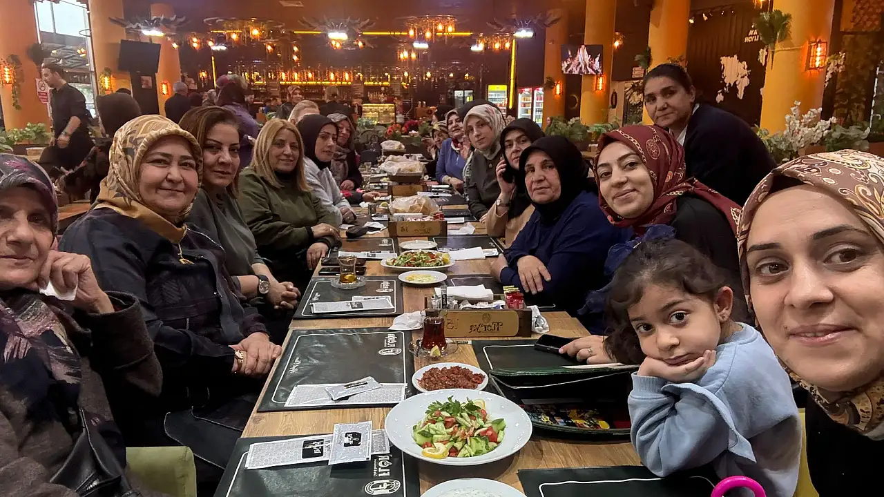 AK Parti Ağrı Kadın Kolları Buluşmasında Dayanışma Mesajı Verildi