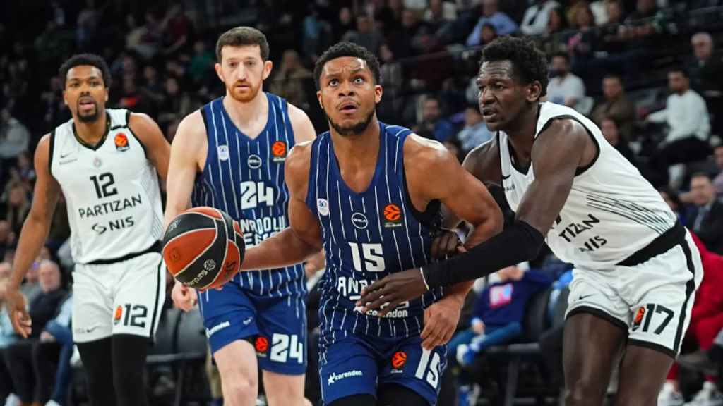Anadolu Efes EuroLeague’de Partizan’ı zorla geçti