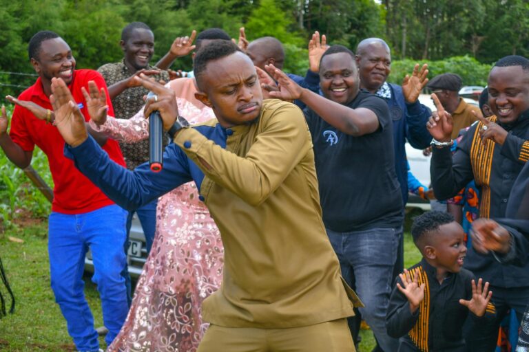 Ünlülerin Araba Tutkusu: Hangi Arabayı Tercih Ediyorlar?