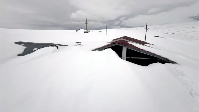 Ardahan’da Kış Koşulları Nisan Ayında Devam Ediyor