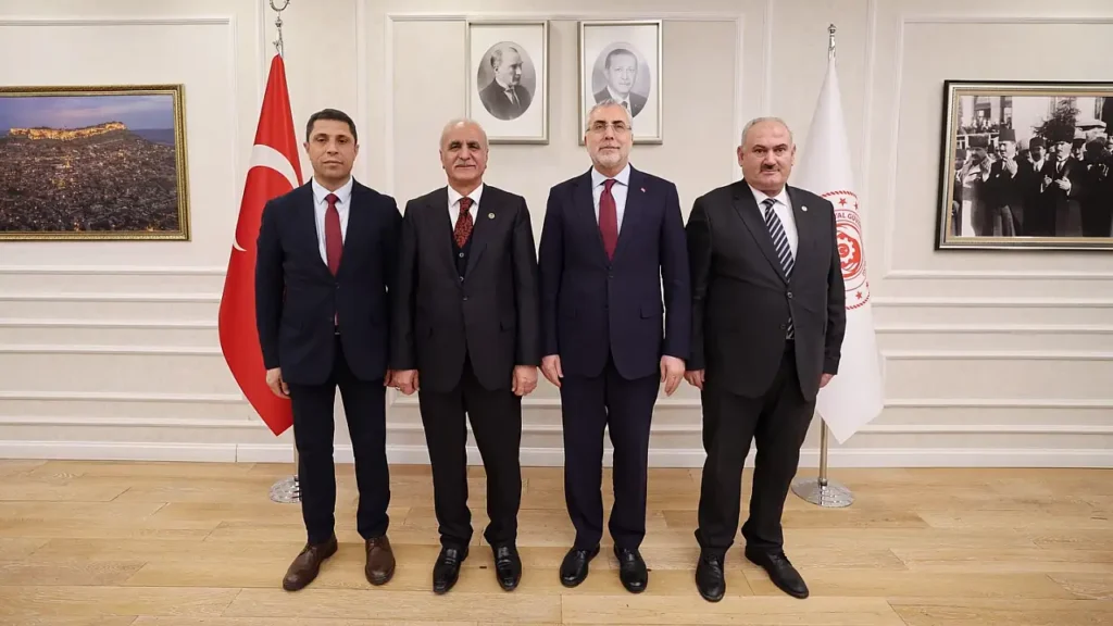 Bakan Işıkhan, Ağrı Belediye Başkanlarıyla İstihdamı Görüştü