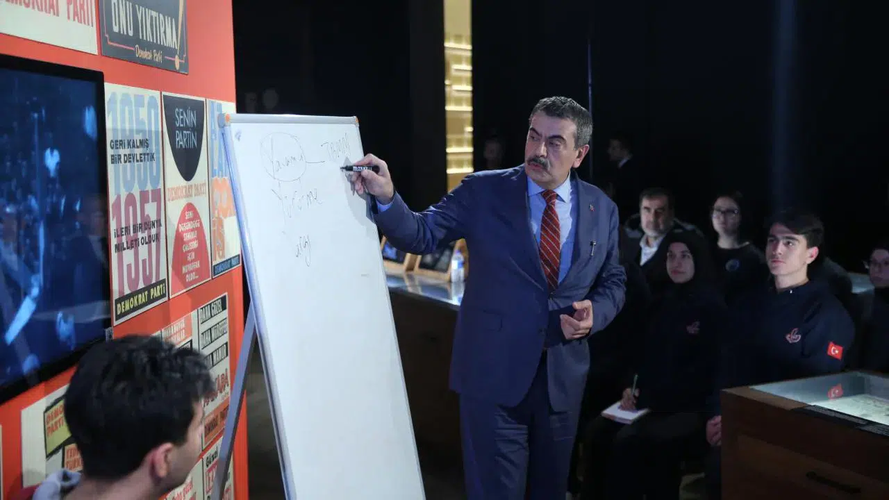23 Nisan’ın Önemi: Bakan Tekin’den Gençlere Tarihi Mesaj