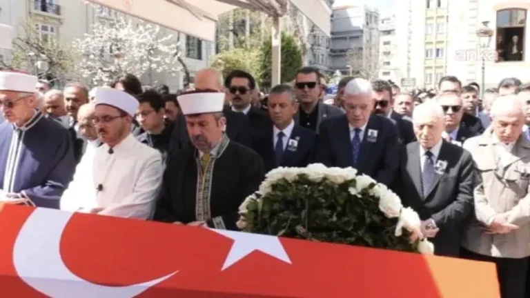 Türk Siyasetinde Bir Dönem Kapanıyor: Cindoruk’un Vefatı