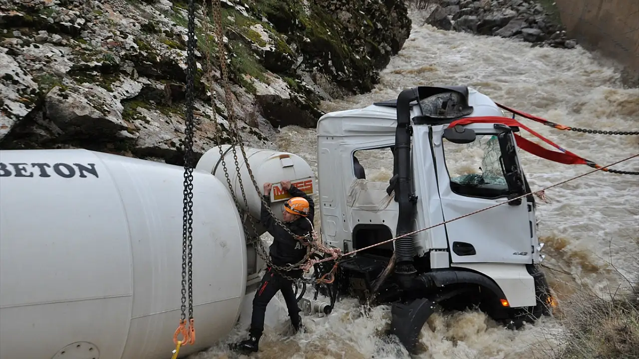 Bitlis’te Beton Mikseri Kazası: Sürücü Ergin Aras Hayatını Kaybetti