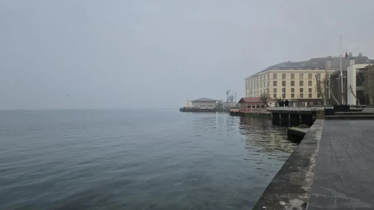 İstanbul’da Yoğun Sis Nedeniyle Boğaz Trafiği Kapandı