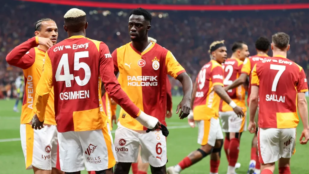 Galatasaray derbi galibiyeti için büyük prim açıkladı