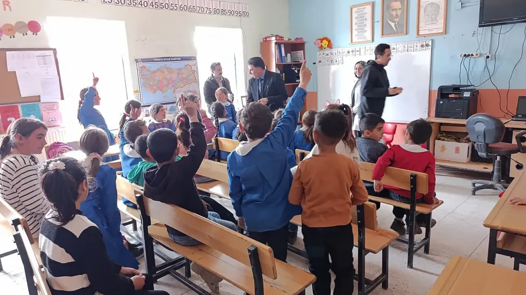 Diyadin’de Öğrencilerden Öğretmenlerine Anlamlı Mesaj