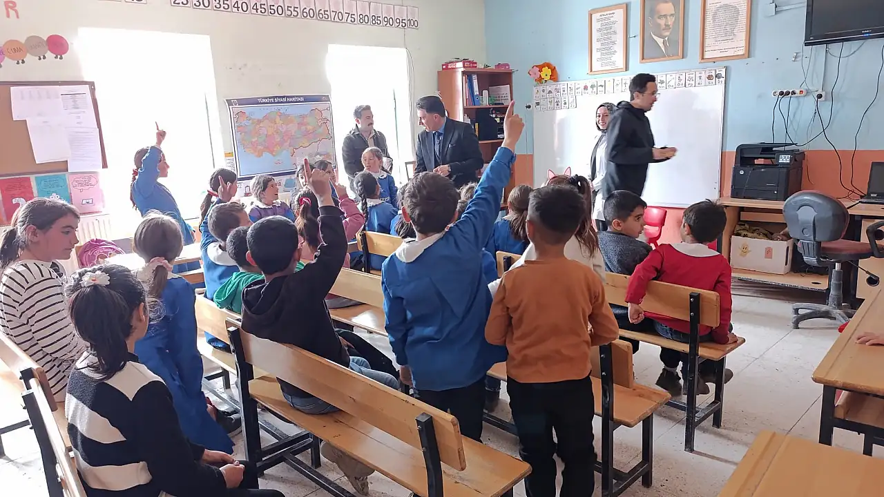 Diyadin’de Öğrencilerden Öğretmenlerine Anlamlı Mesaj