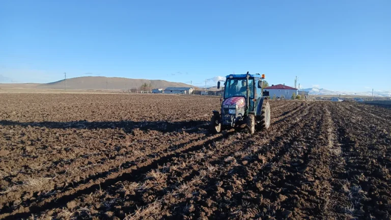 Kars’ta Ekin Sezonu Başladı: Çiftçiler Tarlalarda