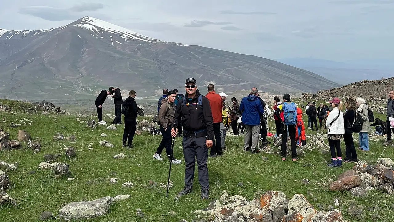 Doğubayazıt’ta Bahar Coşkusu: Korhan Yaylası’nda Yürüyüş
